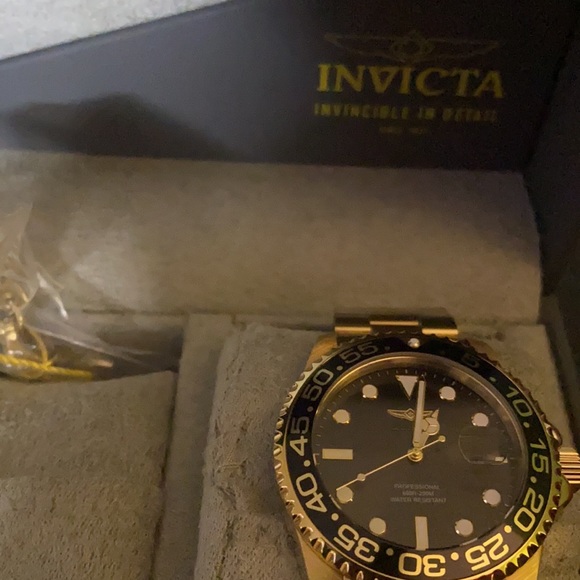 BRAND NEW  GOLD INVICTA WATCH & BRACLET SET - Picture 4 of 4
